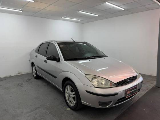 FORD FOCUS 2.0 GHIA SEDAN 16V GASOLINA 4P MANUAL